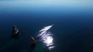 Havadan görünümü. Karadeniz sularda yelken küçük tekne