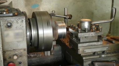 Torna tezgahında Erkek Tamirci