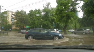 City trafic after heavy rain