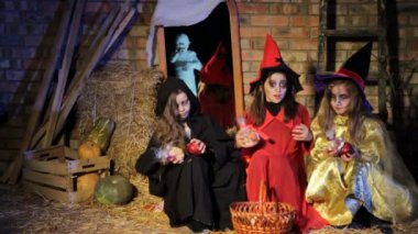 Cadılar Bayramı: Hayalet Korkutan Cadılar