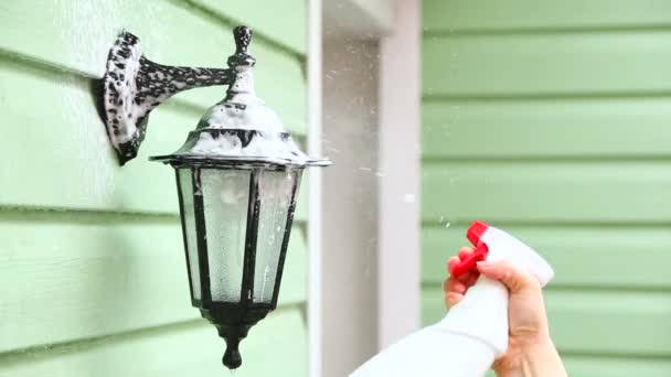 Human Hand Spraying Detergent Onto Street Lamp — Stock Video