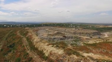 Ukrayna banliyösünde büyük bir şehir atık çöplüğüne