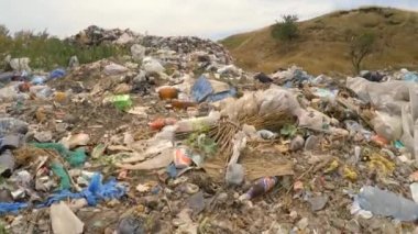 Ukrayna varoşlarda spontan çöplüğüne, Aile içi çöp yığını