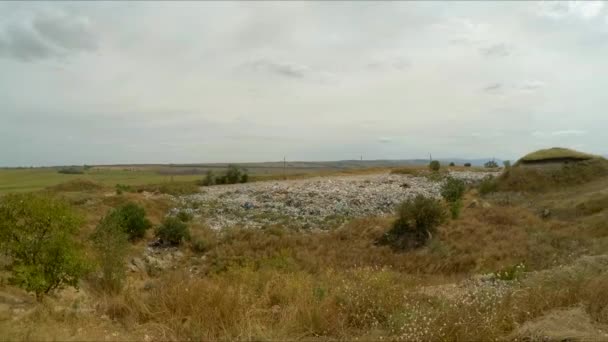 ウクライナで埋め立て地でゴミを国内の大きなダンプ — ストック動画