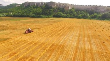 Tahıl hasat çiftlik alanında çalışan birleştirme