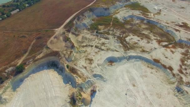 Luchtfoto uitzicht Over grote Quarry In Bakhchisarai, Crimea — Stockvideo