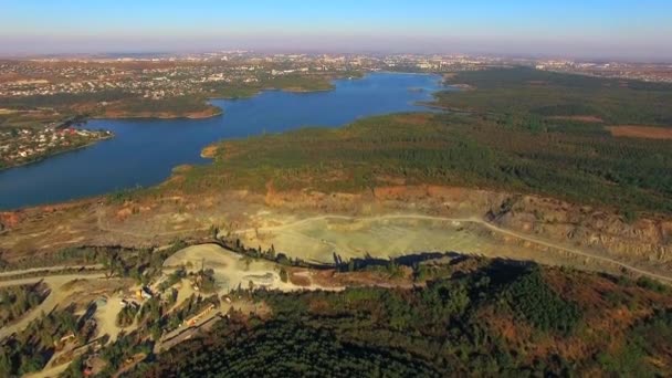 Letecký pohled. Simferopol rozdrtil kamenolomu — Stock video