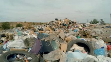 Büyük çöp dışında şehir Ukrayna yığını