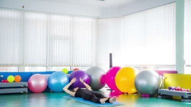 Fit Kız Bitirme Yoga Sınıf Egzersiz Mat On