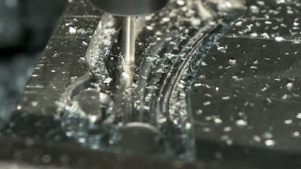 Draaibank Aluminium snijden. Close-up shot. — Stockvideo
