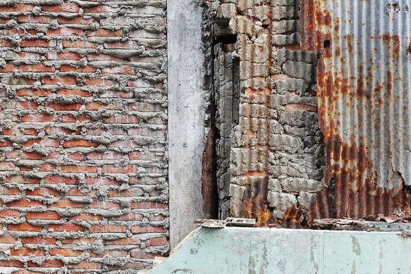 Ferrugem de zinco Dano velho parede de zinco enferrujado — Fotografia de Stock