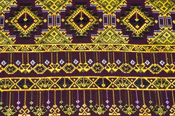 Barevné thajské hedvábí ruční řemeslné peruánské styl koberec povrch staré vinobraní roztržené zachování Vyrobeno z přírodních materiálů Chemické volné zblízka hedvábí pozadí hedvábí textura — Stock fotografie