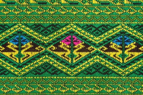 Coloré thai soie artisanale péruvienne tapis de style surface vieux vintage déchiré conservation Fabriqué à partir de matériaux naturels Sans produits chimiques close up soie fond soie texture — Photo