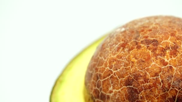 Taze Organik Avokado Beyaz Arka Planda Izole Edilmiş — Stok video