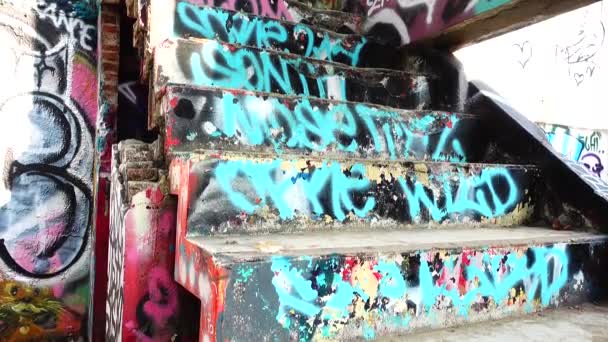 Bangkok Tailandia Febrero 2021 Paredes Grises Pintadas Con Grafitis Colores — Vídeo de stock