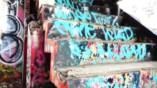 Bangkok Thailand Ruari 2021 Grå Väggar Målade Med Färgstark Graffiti — Stockvideo