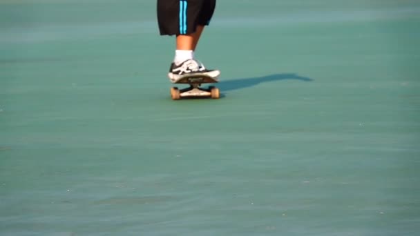 1080P Super Lento Clip Tailandés Adolescentes Andsurf Skate Paseo Longboards — Vídeo de stock