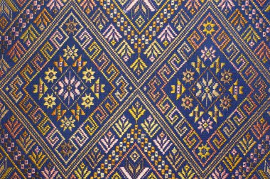 Renkli Tayland ipeği el işi Peru tarzı halı yüzeyi doğal malzemelerden yapılmış eski yırtık antika kimyasallar ipek arkaplan dokusunu kapatır