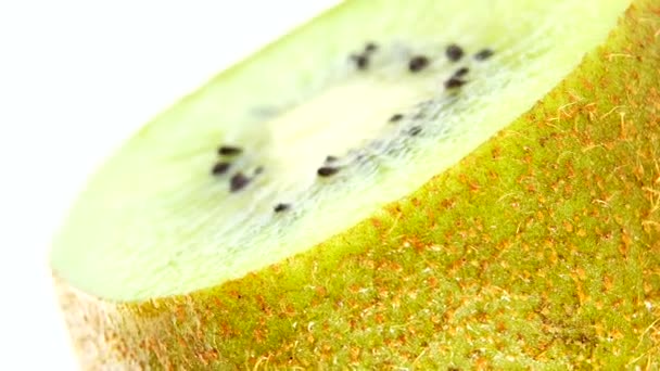 Κομμένα Ακτινίδια Φρούτα Που Απομονώνονται Λευκό Φόντο Τρία Ακτινίδια Φρούτα — Αρχείο Βίντεο
