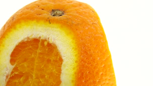 Göbek Portakal Meyvesinin Macro Karesi Dönüşümlü Beyaz Arka Planda Izole — Stok video