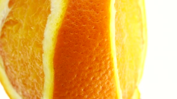 Göbek Portakal Meyvesinin Macro Karesi Dönüşümlü Beyaz Arka Planda Izole — Stok video