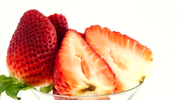 Frambuesa Roja Jugosas Fresas Mitades Fresa Primer Plano Deliciosas Bayas — Vídeos de Stock