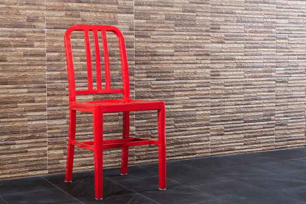 Старая переработанная сталь Red Chair Vintage стена Моя комната . — стоковое фото