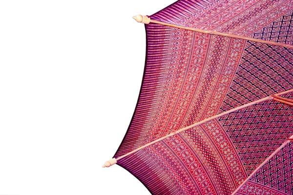 Thajsko vzor hedvábný deštník a nebesky modré umění umělec řemesel beach izolovaných na bílém pozadí. — Stock fotografie