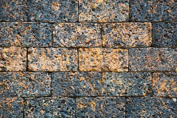 Motif couleur marron de conception de style moderne décoratif inégale fissuré réel mur de pierre surface de la maison avec du ciment — Photo