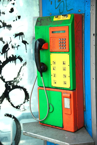Stary telefon publiczny — Zdjęcie stockowe