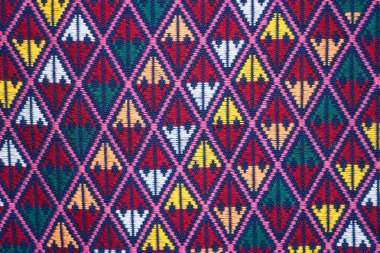 Kimyasal ücretsiz 60 yıldan daha eski renkli Tay Perulu stil halı yüzey eski vintage yırtık koruma Made doğal malzemelerden elişi yakın çekim.