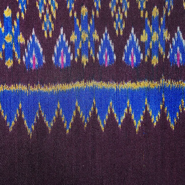 Colorful thai silk handcraft peruvian style rug surface close up More this motif & more textiles peruvian stripe beautiful background tapestry persian nomad detail pattern farabic fashionable textile. — Stock Photo, Image