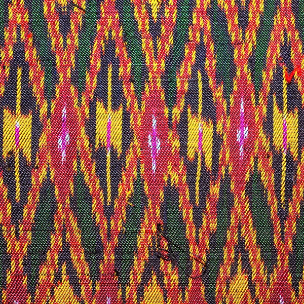 Coloré thai soie artisanat péruvien tapis style surface fermer Plus ce motif & plus de textiles bande péruvienne beau fond tapisserie persan nomade détail motif farabic textile à la mode .+ — Photo