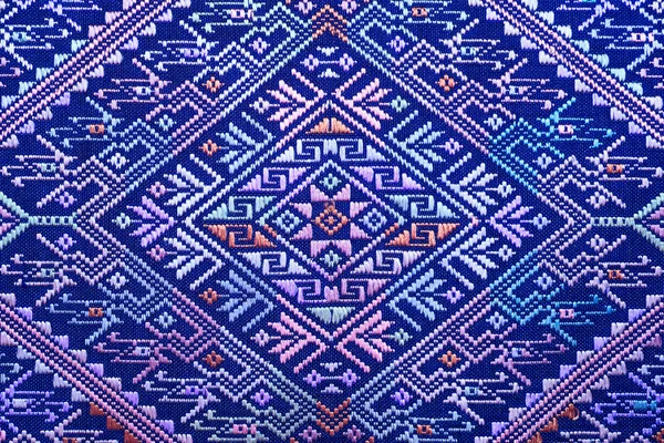 Красочные тайский шелк ручной работы в перуанском стиле ковер поверхности закрыть больше этот мотив и больше текстиля перуанской полосы красивые фоновые гобелены персидский кочевой рисунок подробно Farabic модный текстиль . — стоковое фото