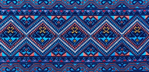 Colorato thai seta artigianale peruviano superficie tappeto stile close up Più questo motivo & più tessuti striscia peruviana bellissimo sfondo arazzo persiano dettaglio nomade modello farabico alla moda tessile . — Foto Stock