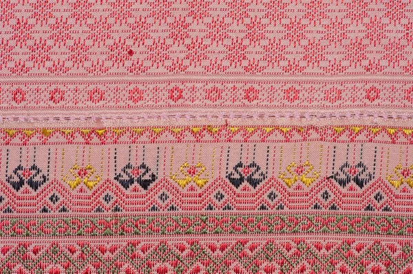 Colorido tailandés seda artesanía estilo peruano alfombra superficie de cerca Más este motivo y más textiles raya peruana hermoso fondo tapiz persa nómada detalle patrón farabic moda textil . —  Fotos de Stock