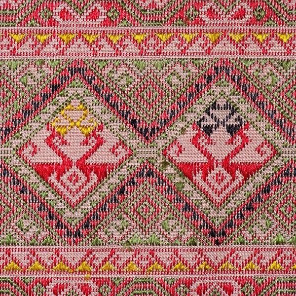 Kleurrijke Thaise zijde handwerk Peruaanse stijl deken oppervlakte dicht omhoog meer dit motief & meer textiel Peruaanse stripe mooie achtergrond tapijt Perzisch nomad detail patroon farabic modieuze textiel. — Stockfoto