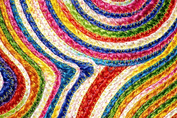 Gyönyörű színes szőtt sisal gyapjú szőnyeg természetes táska fations-taxtures & háttér — Stock Fotó