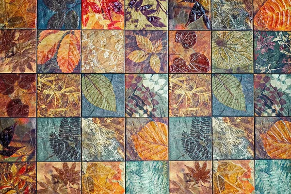 Alte keramische Wandfliesen Muster Handarbeit aus Thailand Öffentlichkeit. — Stockfoto