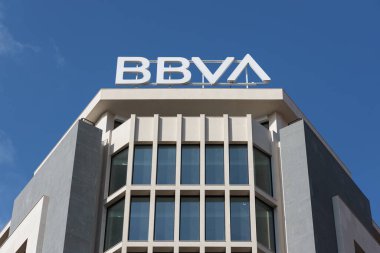 VALENCIA, İSPAN 29 Ağustos 2021. BBVA bir İspanyol Bankası. Dünyanın en büyük finans kuruluşlarından biridir.