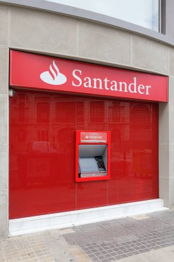 VALENCIA, İspanya - 21 Eylül 2021: Banco Santander, Santander merkezli bir İspanyol bankasıdır. Dünyanın en önemli finans kuruluşlarından biridir.