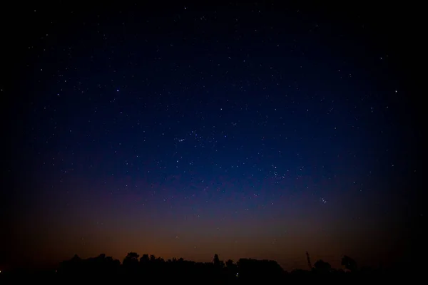Ночная Сцена Цветными Светло Желтыми Млечный Путь Полный Звезд Небе — стоковое фото