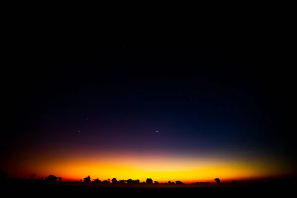 Paysage Nocturne Avec Voie Lactée Jaune Clair Coloré Plein Étoiles — Photo