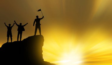 Dağın tepesindeki insan silueti gökyüzü ve güneş ışığı arkaplanı, iş dünyası, başarı, liderlik, başarı ve insanların kavramı