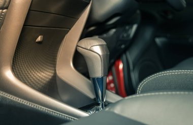 Araç İçindeki Gri Otomatik Vites Kolu Klasik Ton Merkezinde Çerçeve
