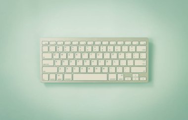 Geniş Açı Beyaz Taşınabilir Bilgisayar Anahtarları veya Mavi Pastel Minimalist Arkaplan üzerinde Klavye Düğmesi