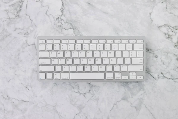 Teclado Moderno Computadora Blanca Limpia Escritorio Oficina Plano Vista Superior — Foto de Stock