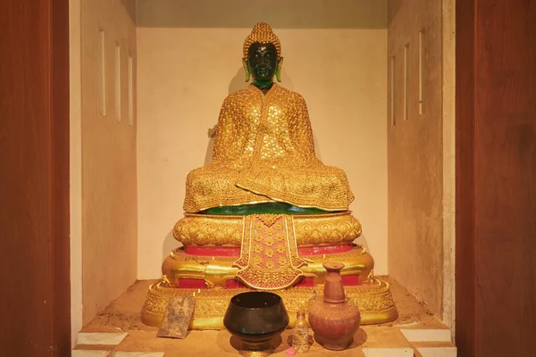 Phayao Thailandia Novembre 2020 Statua Buddha Giada Verde Indossa Vestito — Foto Stock