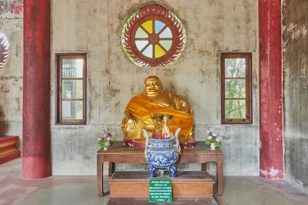 Пхаяо Таиланд Ноября 2020 Года Золотая Статуя Будды Сангкаджай Деревянном — стоковое фото