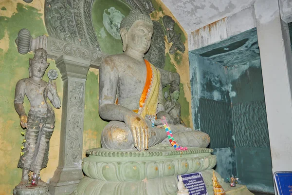 Phayao Thailandia Dicembre 2020 Statua Del Buddha Pietra Anteriore Destra — Foto Stock